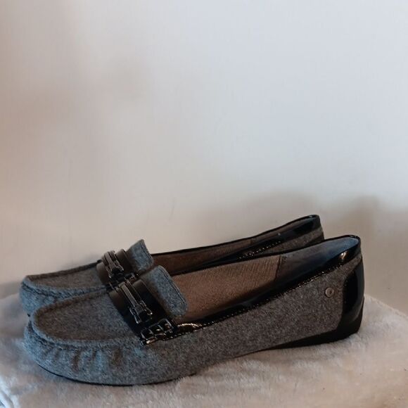 Life Stride "Velocity" Gray Loafers with Black Accents - Picture 1 of 6